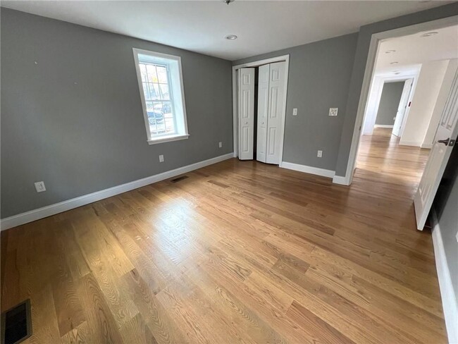 Building Photo - 5 Church St