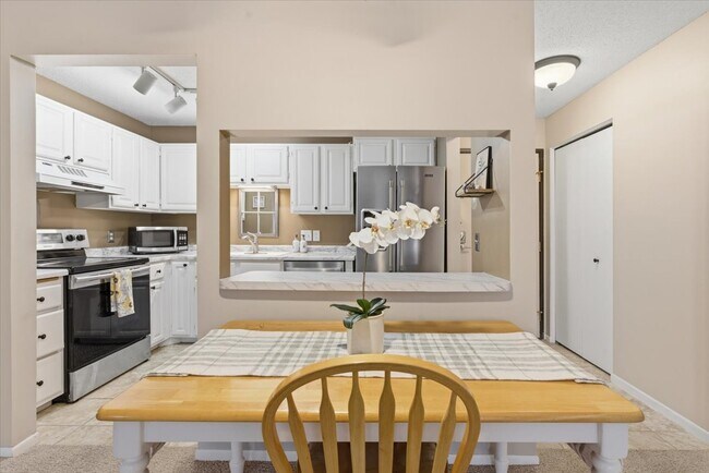 Building Photo - Condo