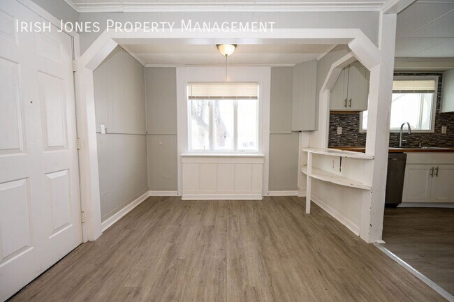 Building Photo - 315 E Park Dr
