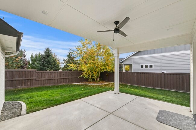 Building Photo - 23 W Arnaz St