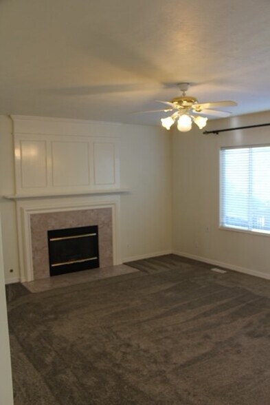Building Photo - 1194 Hawberry Cir