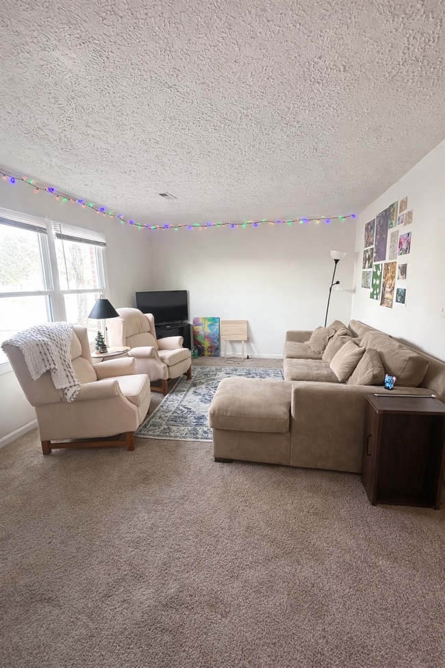 Building Photo - 148 Clover Valley Cir