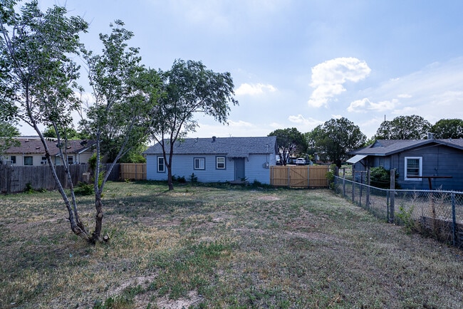 Building Photo - 1808 Magnolia St