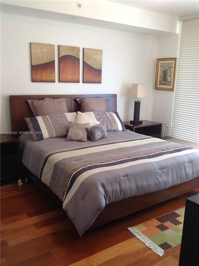 Building Photo - 801 Brickell Key Blvd