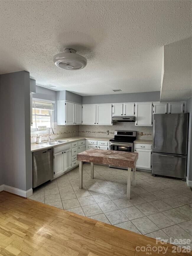 Building Photo - 3282 Heathstead Place