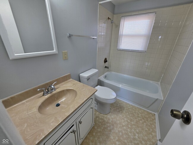 Building Photo - 4929 Mt Vernon Dr