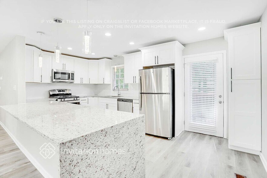 Building Photo - 2675 Jamestown Way