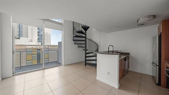 Building Photo - 300 S Biscayne Blvd