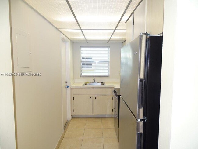 Building Photo - 1425 Arthur St