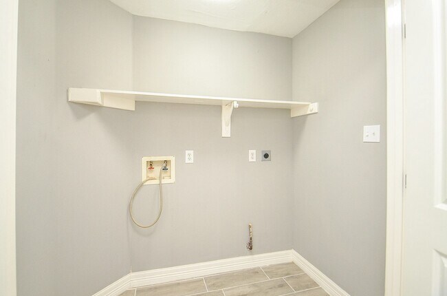 Building Photo - 9211 Abbey Chase Ln