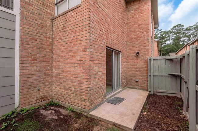 Building Photo - 2404 Sycamore Ave