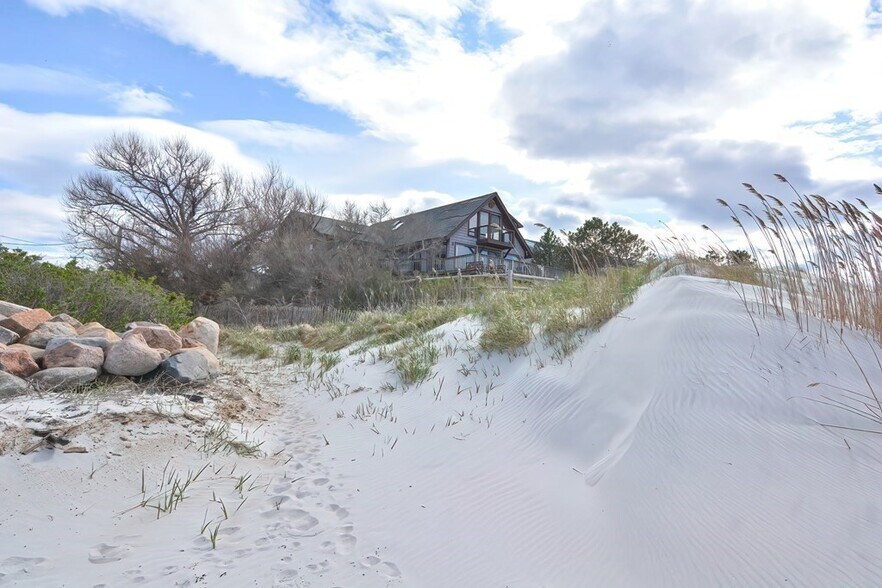 Building Photo - 18 Bungalow Rd