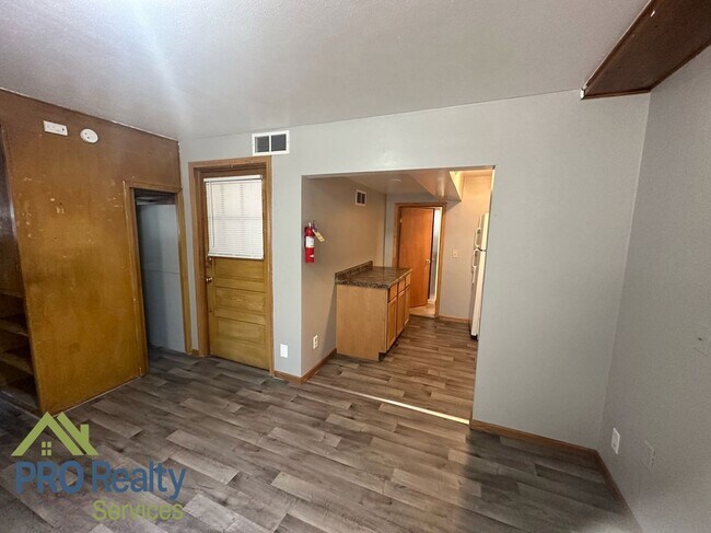 Building Photo - 480 Forest St N #1