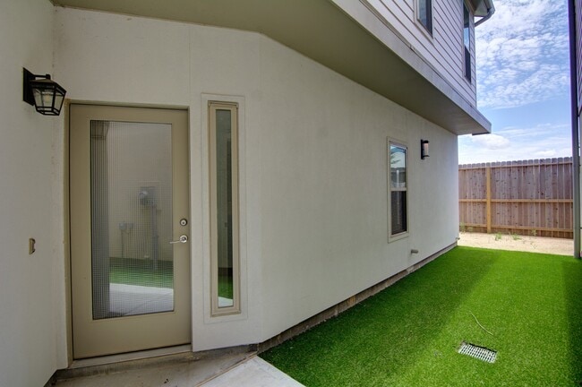 Building Photo - 462 S Centro Cir