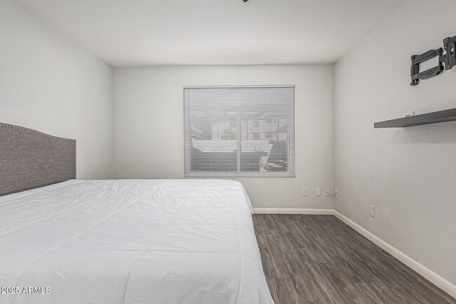 Building Photo - 7714 E Wilshire Dr