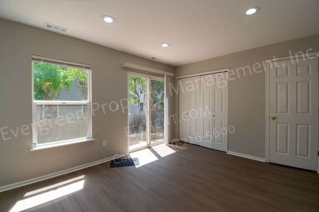 Building Photo - 3326 Warren Farm Dr