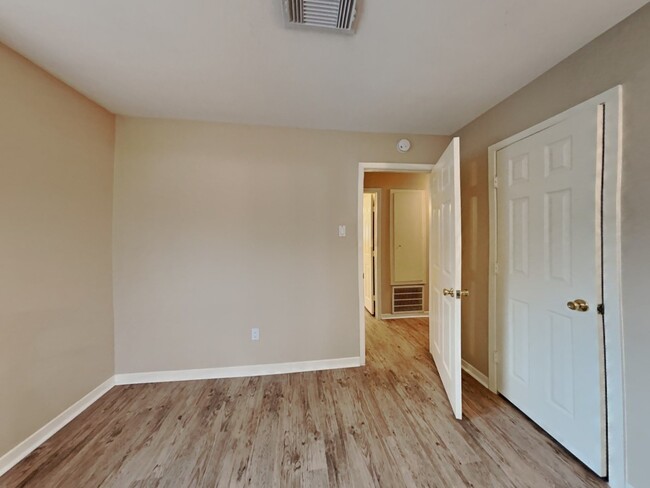 Building Photo - 10418 Winding Trail Rd