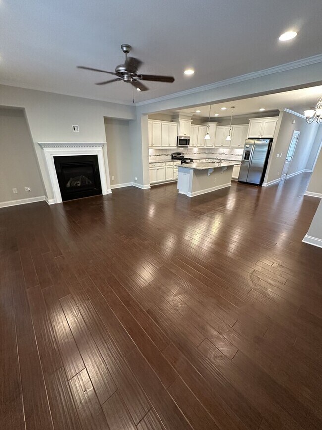 Building Photo - 4222 Vallonia Dr