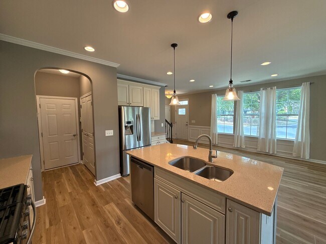 Building Photo - 5818 Glenmore Garden Dr