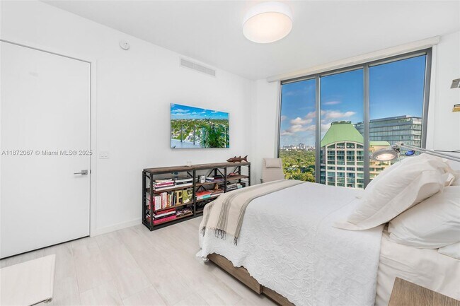 Building Photo - 2831 S Bayshore Dr