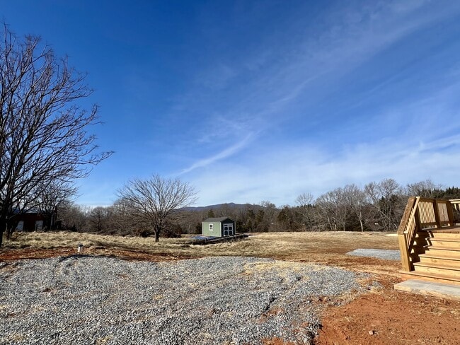 Building Photo - 1346 S Coolwell Rd