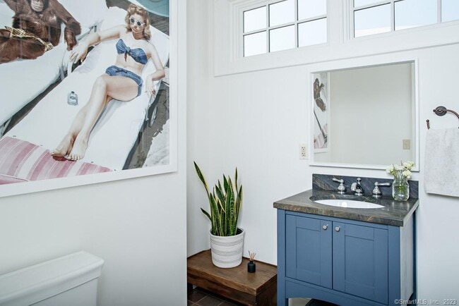 Building Photo - 121 Quaker Hill Rd