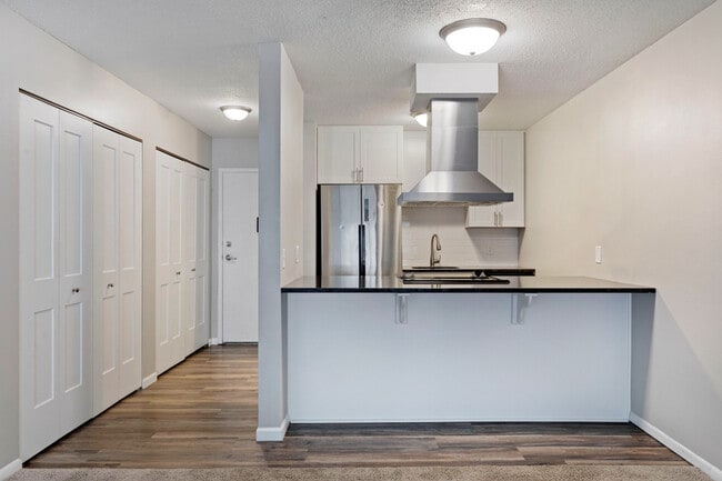 Building Photo - 3116 Girard Apartments