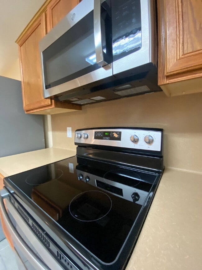Building Photo - Spacious 4Bed, 2.5 Bath plus Bonus Room, 2-story home in the desirable Remington Grove community!
