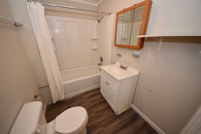 Building Photo - 4 Bed, 2 Bath Near UOM
