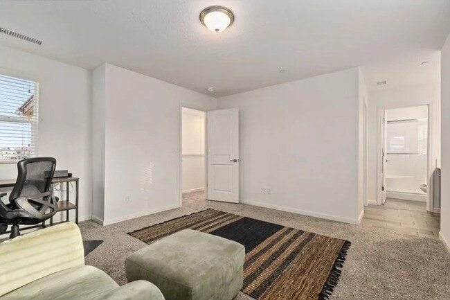 Building Photo - 736 N Bliss Ln