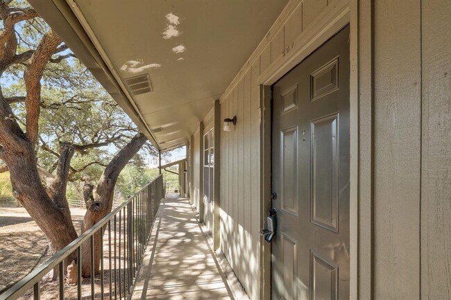 Building Photo - 509 Cedar Dr