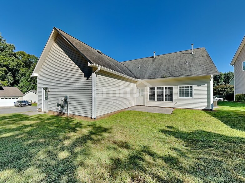 Building Photo - 810 Winterside Ln