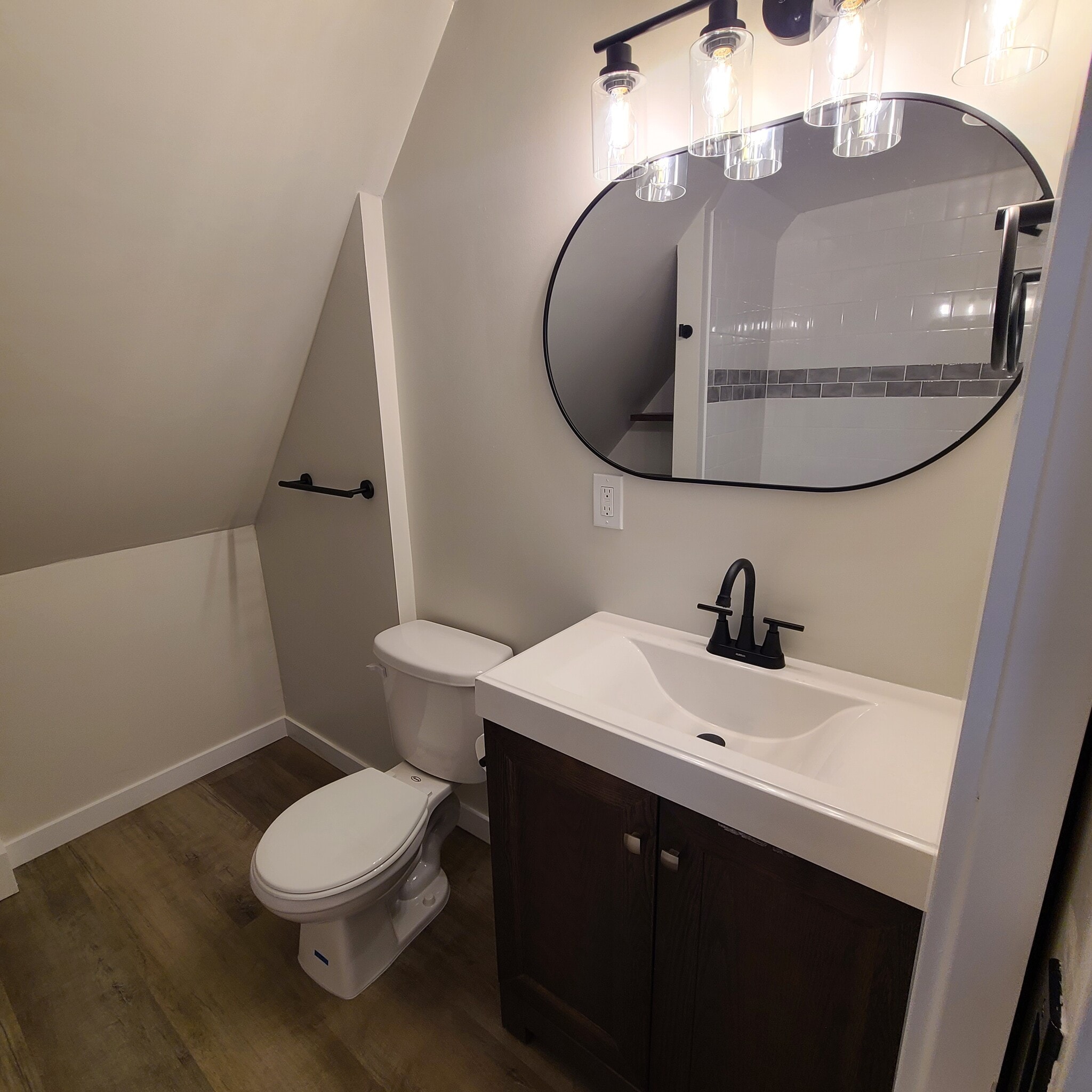 3rd Floor Bath - 3402 Portland Ave