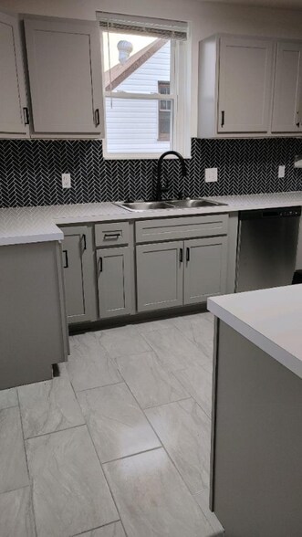 Building Photo - 3820 Lawler Dr