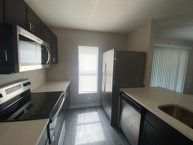 Building Photo - Welcome Home! Beautiful 3 Bedroom, 2.5 Bat...
