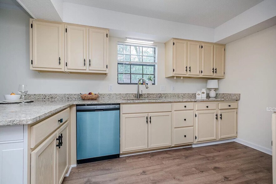 Building Photo - 2926 Arrowhead Dr