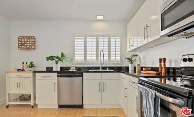 Building Photo - 6624 Springpark Ave