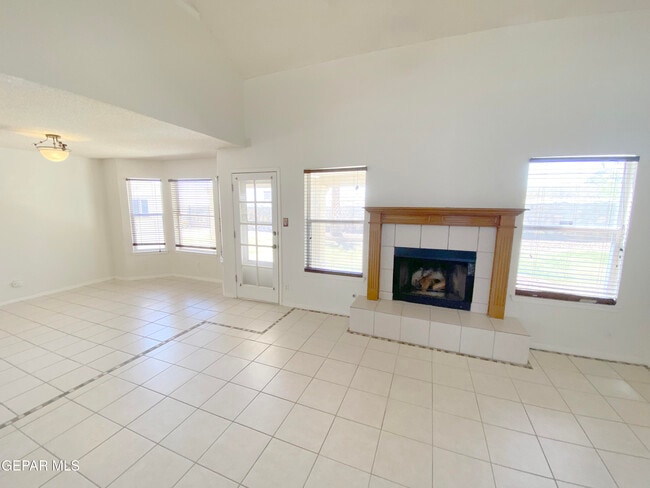 Building Photo - 4320 Loma Del Norte Dr