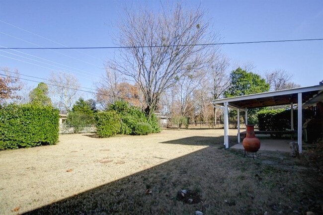 Building Photo - 805 Willow Ln