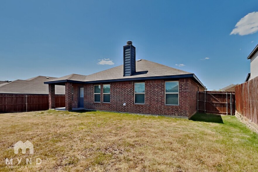 Building Photo - 529 Paloma St