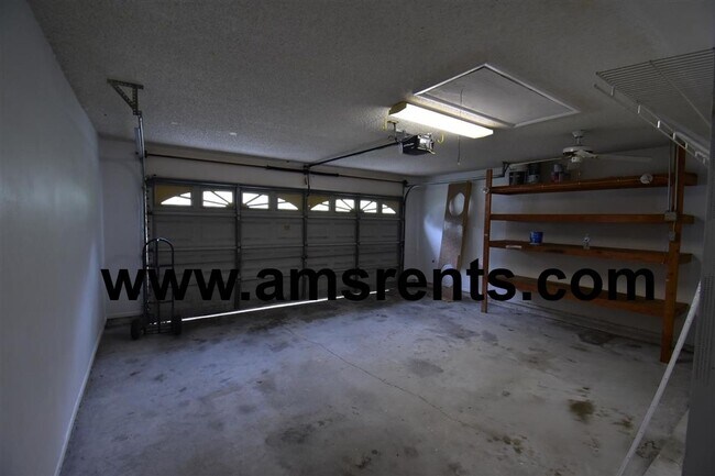 Building Photo - Spacious 3 bedroom House in Orlando