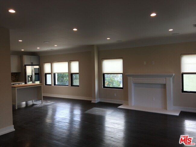 Building Photo - 1180 S Tremaine Ave