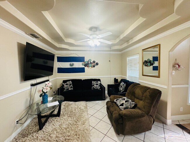 Building Photo - 218 Girasol Ct