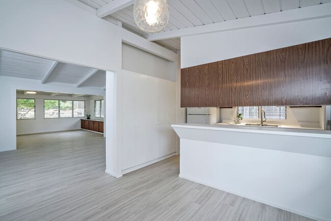 Building Photo - 735 Kapulena Loop