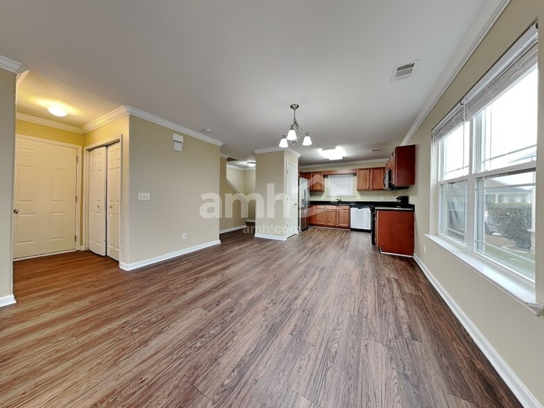 Building Photo - 8 Sunnydale Ln