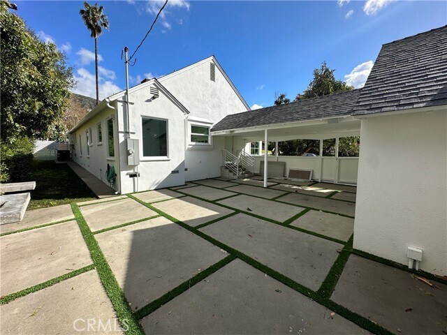Building Photo - 338 W Kenneth Rd