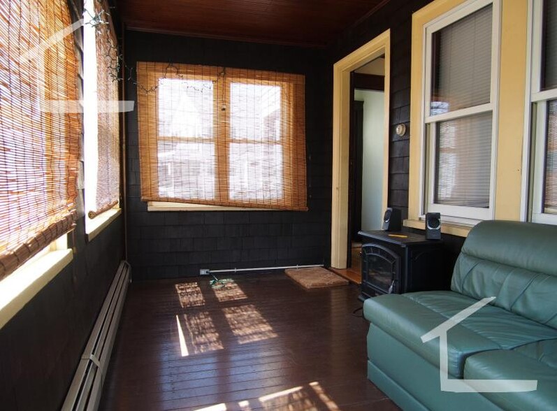 Building Photo - 53 Hunnewell Ave