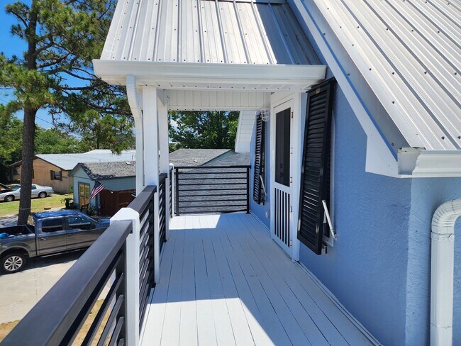 Building Photo - Beach Cottage