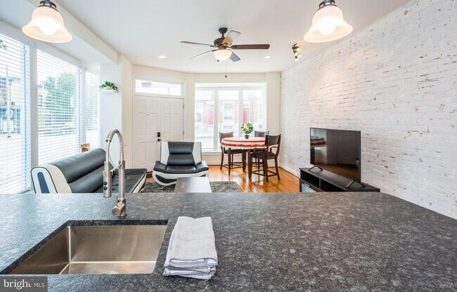 Building Photo - 600 S Linwood Ave