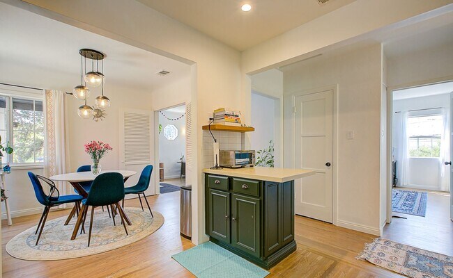 Kitchen - 663 Micheltorena St